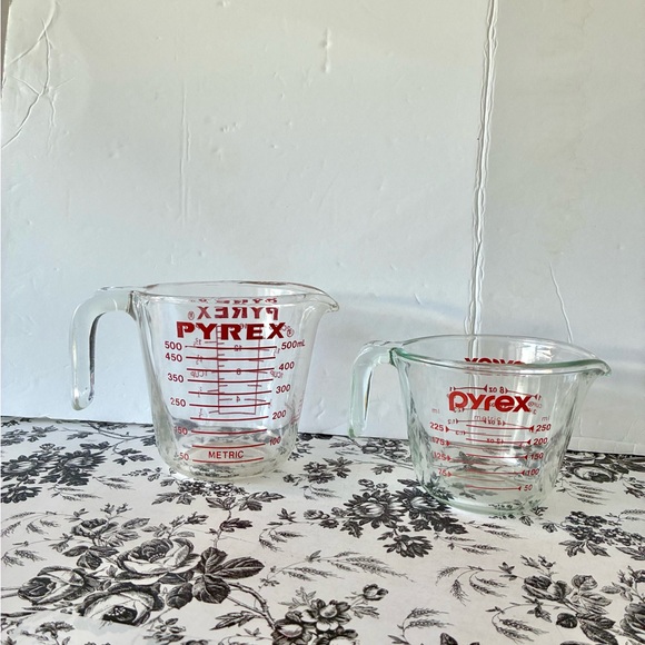 Pyrex Glass Measuring Cups Set - Picture 12 of 14